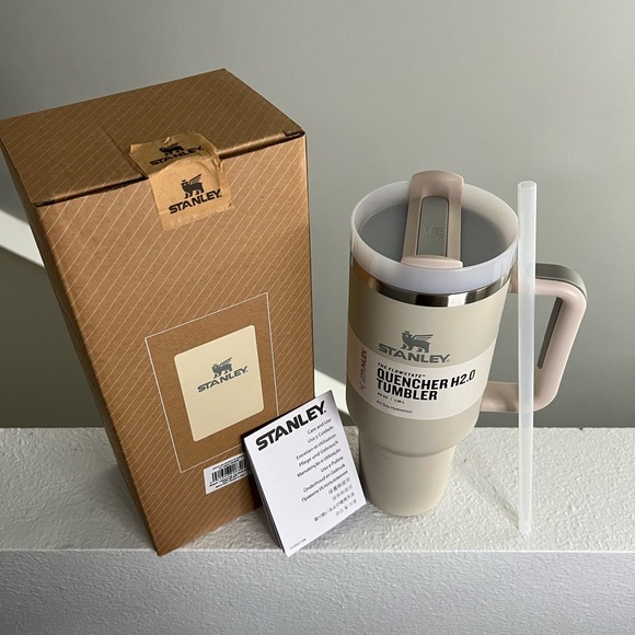 Stanley 40 oz. Quencher H2.0 FlowState Tumbler - Picture 3 of 3
